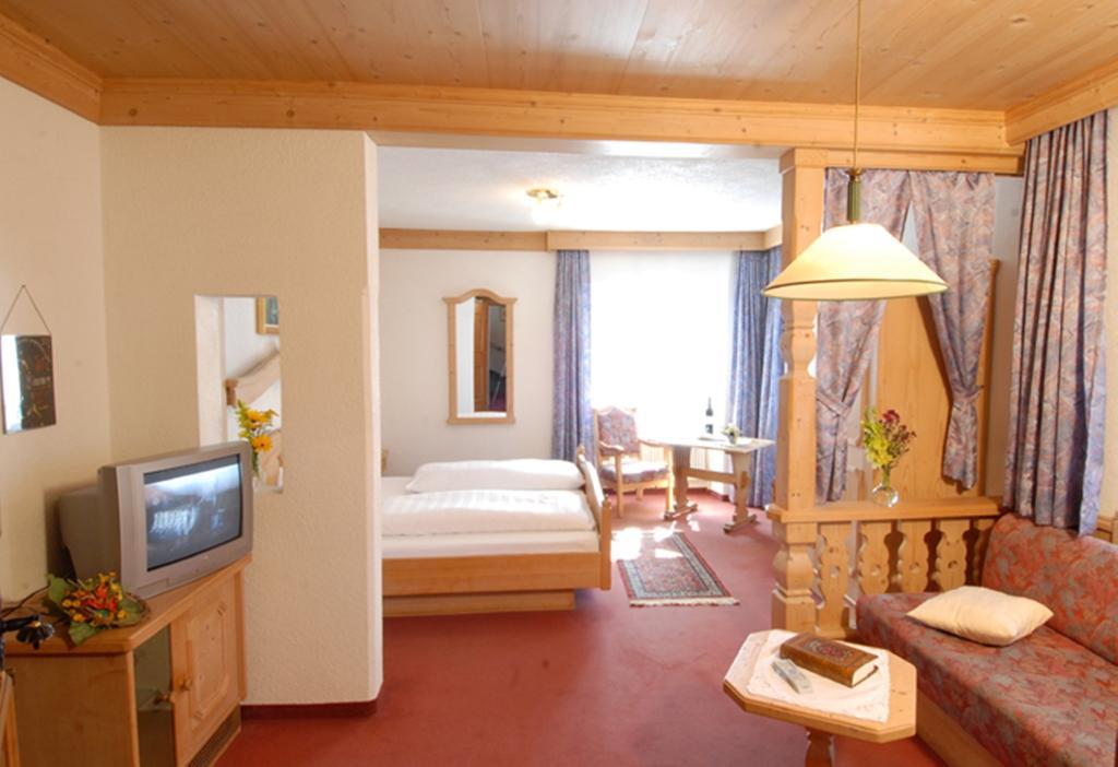 Gasthof Zum Goldenen Loewen Nauders Habitación foto